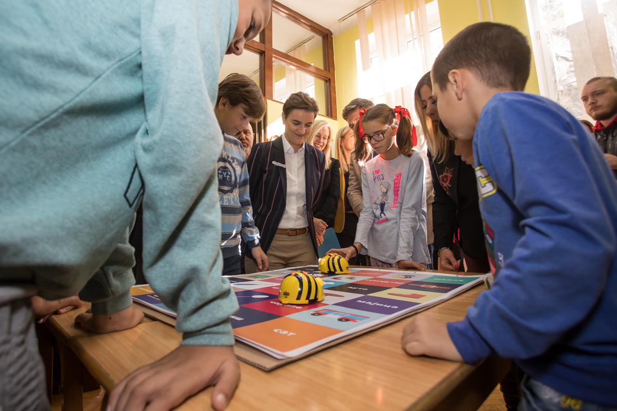 Bee bot roboti u osnovnoj školi Boško Buha